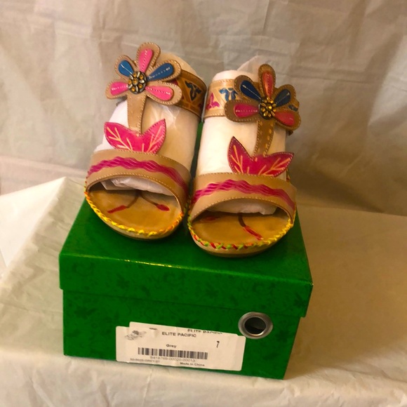 elite Shoes - Tropical floral motif leather sandals, size 7 TTS vibrant & comfortable